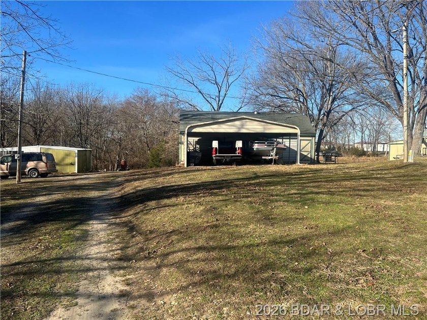 This is a beautiful setting close to town but yet private. This - photo 4