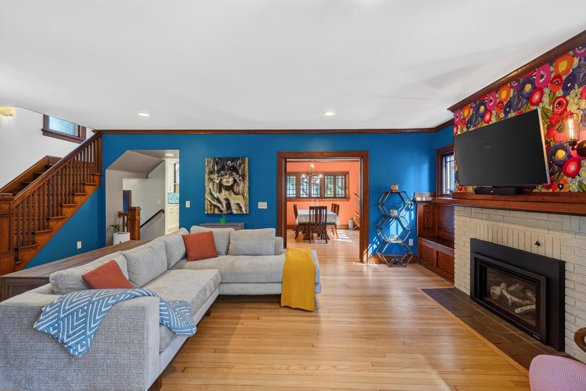 Timeless 1924 Craftsman beautifully blends historic character - photo 14