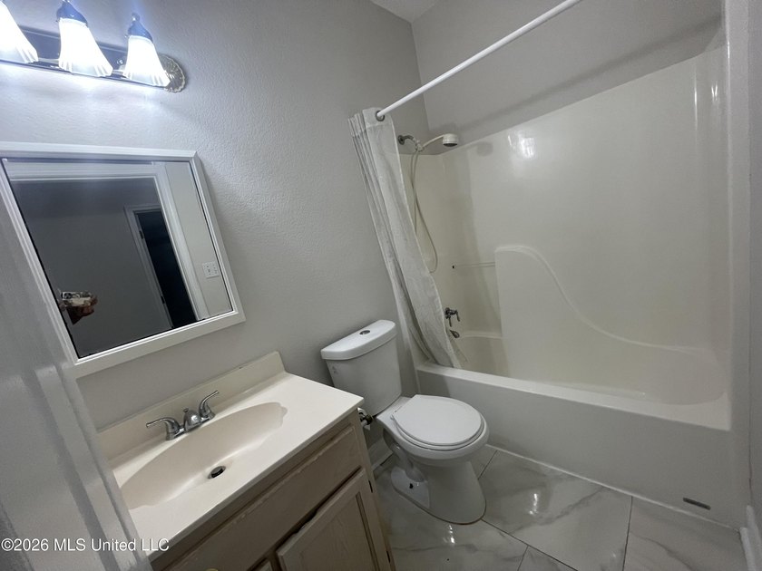 Great starter home in a convenient location! Just minutes from - photo 16