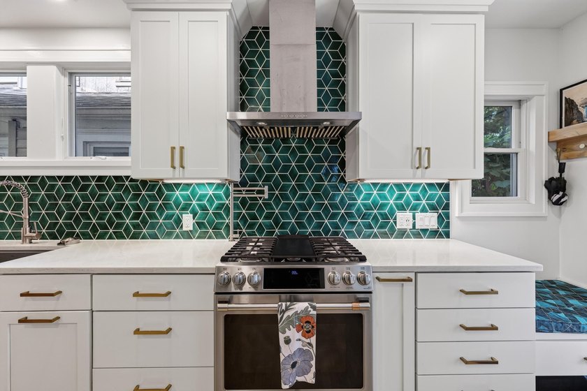 Timeless 1924 Craftsman beautifully blends historic character - photo 24