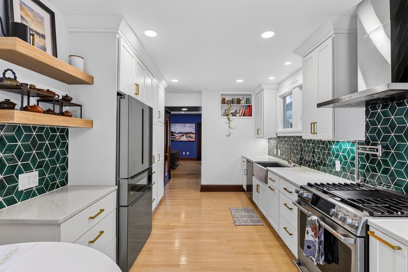 Timeless 1924 Craftsman beautifully blends historic character - photo 27