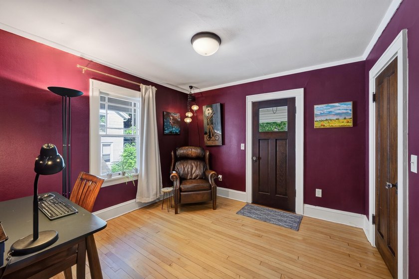 Timeless 1924 Craftsman beautifully blends historic character - photo 33