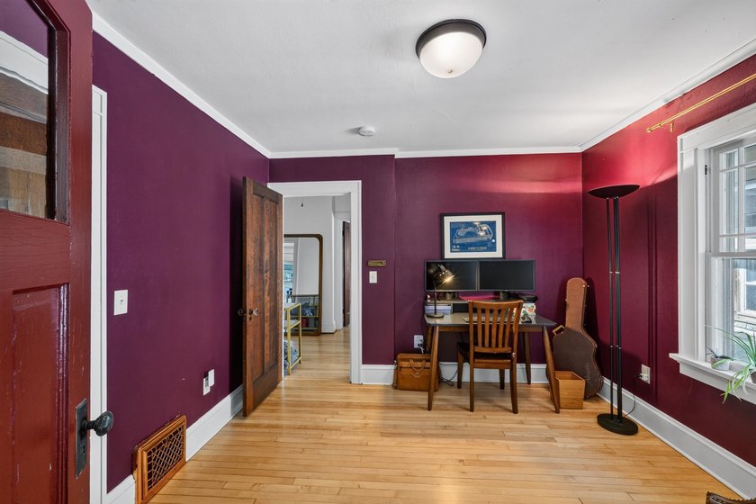 Timeless 1924 Craftsman beautifully blends historic character - photo 37