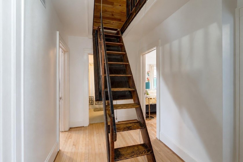 Timeless 1924 Craftsman beautifully blends historic character - photo 41