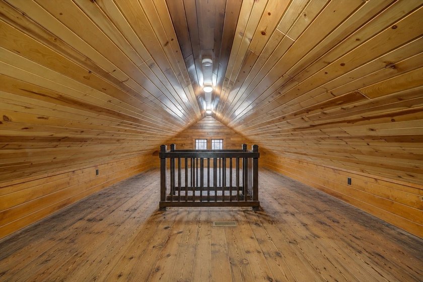 Timeless 1924 Craftsman beautifully blends historic character - photo 42