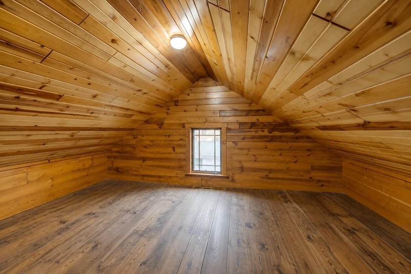 Timeless 1924 Craftsman beautifully blends historic character - photo 43