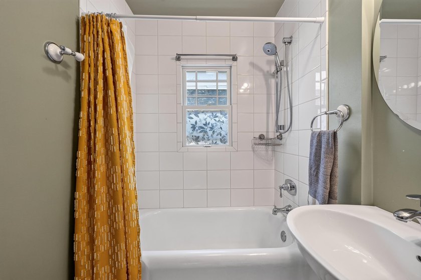 Timeless 1924 Craftsman beautifully blends historic character - photo 46