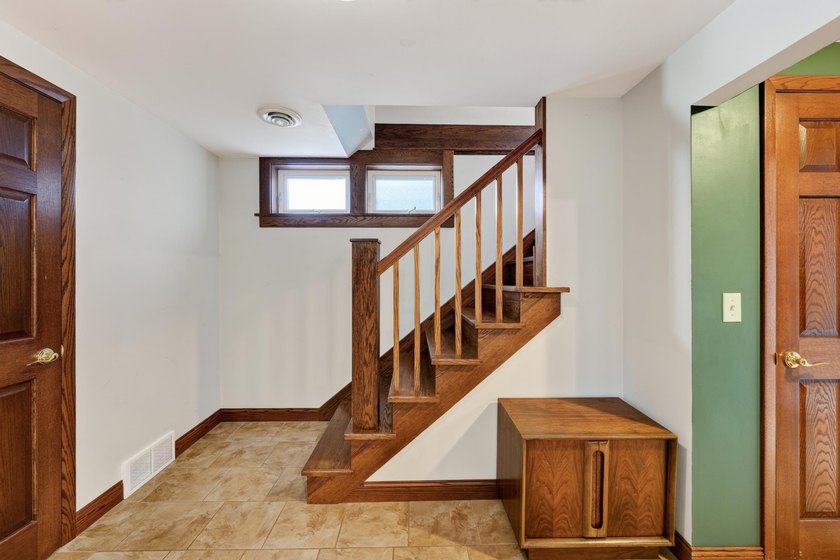 Timeless 1924 Craftsman beautifully blends historic character - photo 47
