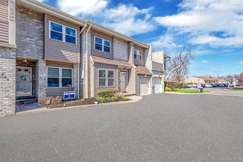 Oceanside - Brower Oakview Condominium - Beautiful 3-bedroom, 2 - photo 3