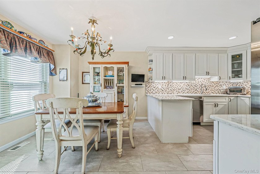 Oceanside - Brower Oakview Condominium - Beautiful 3-bedroom, 2 - photo 6