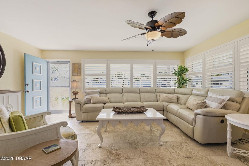 Want to feel like you're living in a resort? Look no further - photo 11