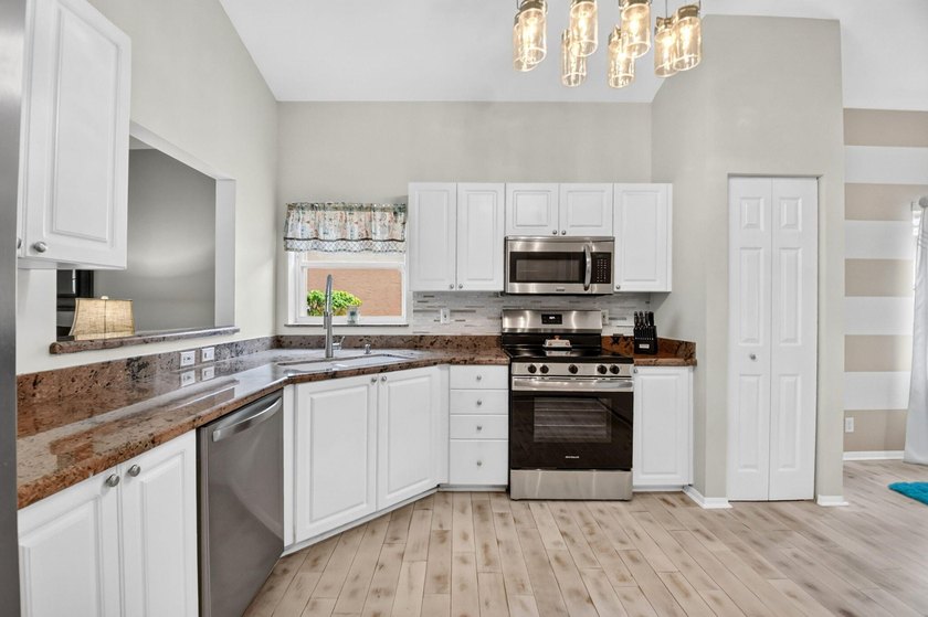 WOW - Awesome Lakefront home, turnkey and ready for new owners - photo 12