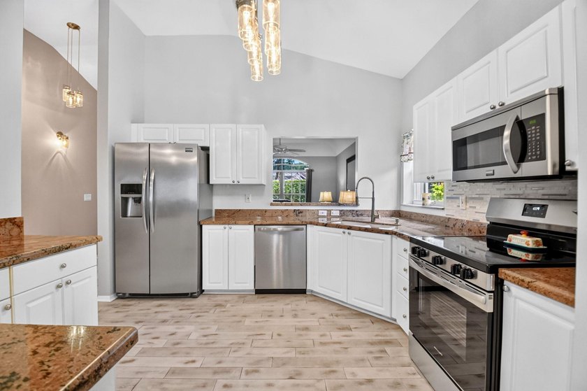WOW - Awesome Lakefront home, turnkey and ready for new owners - photo 13