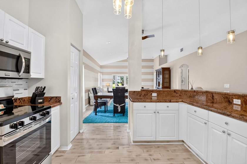 WOW - Awesome Lakefront home, turnkey and ready for new owners - photo 14