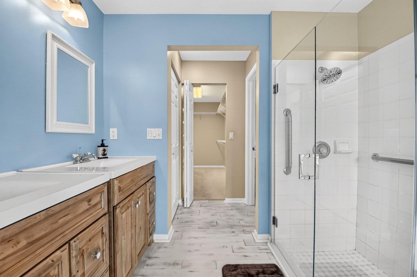 WOW - Awesome Lakefront home, turnkey and ready for new owners - photo 31