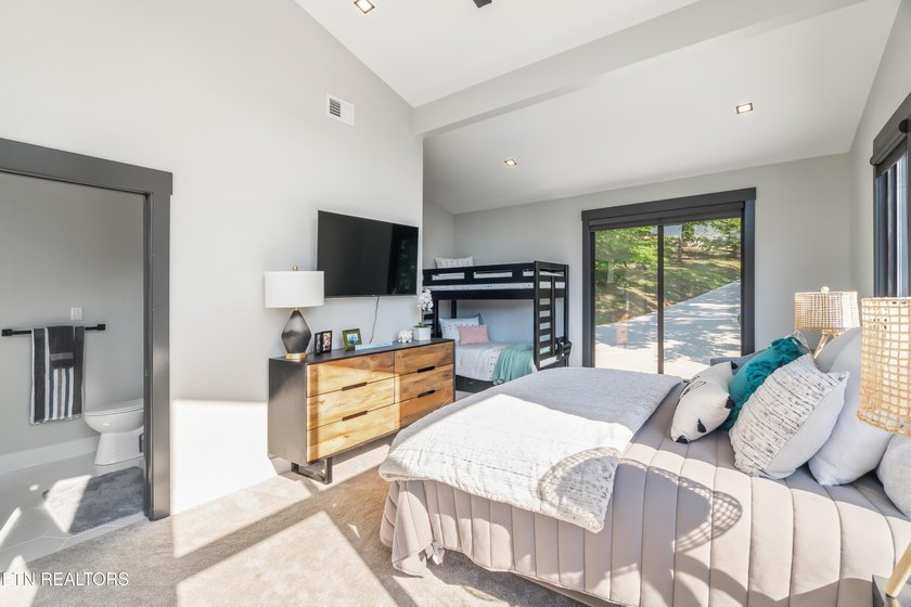 Welcome to your own private waterfront retreat! Built in 2022 - photo 32