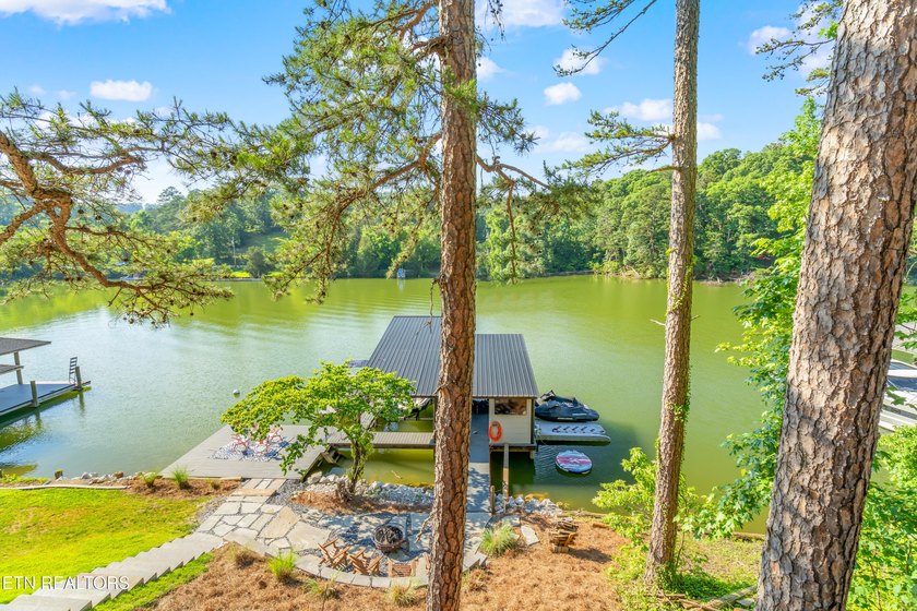 Welcome to your own private waterfront retreat! Built in 2022 - photo 39