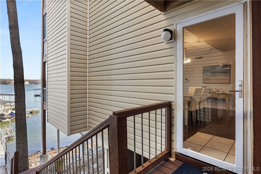 Enjoy lake life at its finest in this beautifully styled 3-bed - photo 3