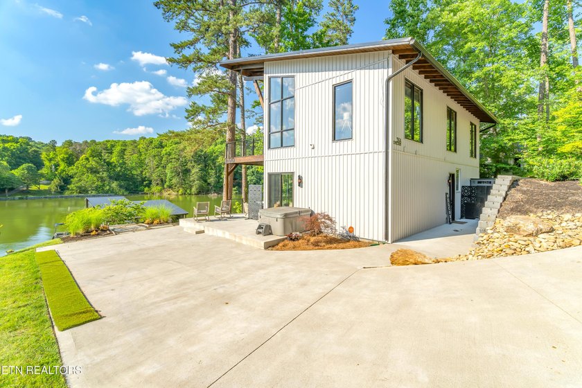 Welcome to your own private waterfront retreat! Built in 2022 - photo 45