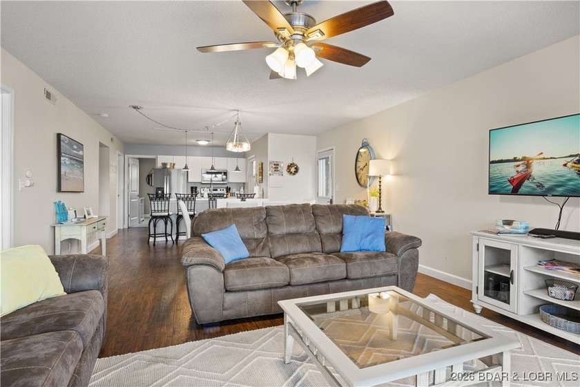 Enjoy lake life at its finest in this beautifully styled 3-bed - photo 8