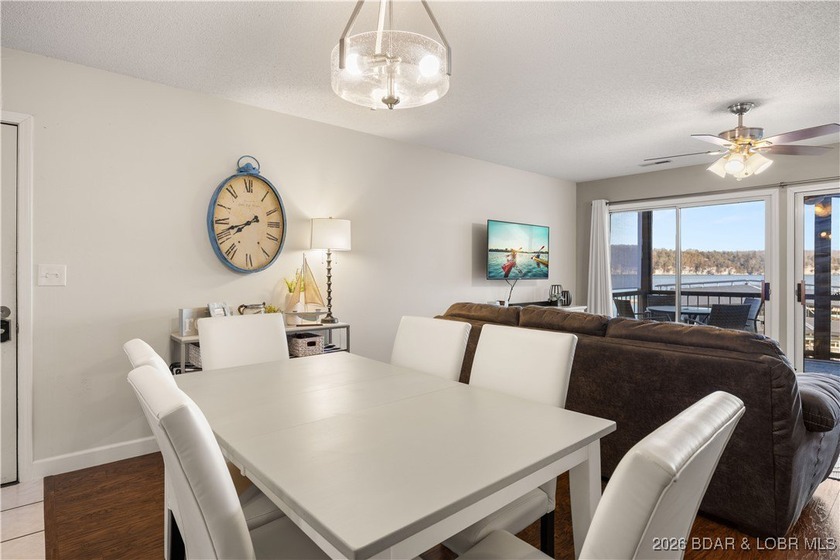 Enjoy lake life at its finest in this beautifully styled 3-bed - photo 10