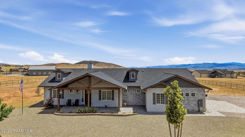 Experience elevated country living in the highly sought-after - photo 2