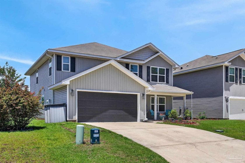 Beautiful and spacious 5-bedroom home tucked away on a private - photo 3