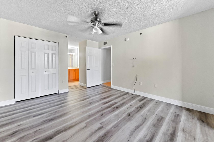 Live in resort style amenities in this spacious, open floor plan - photo 16