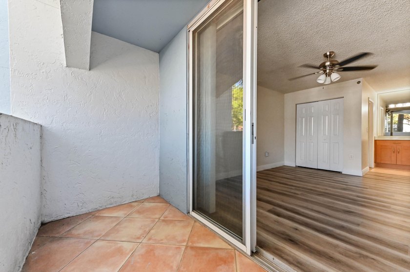 Live in resort style amenities in this spacious, open floor plan - photo 18