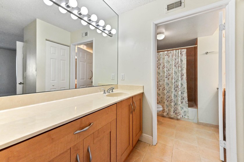 Live in resort style amenities in this spacious, open floor plan - photo 21
