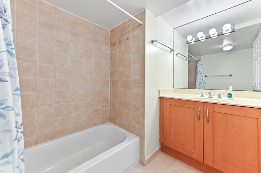 Live in resort style amenities in this spacious, open floor plan - photo 22