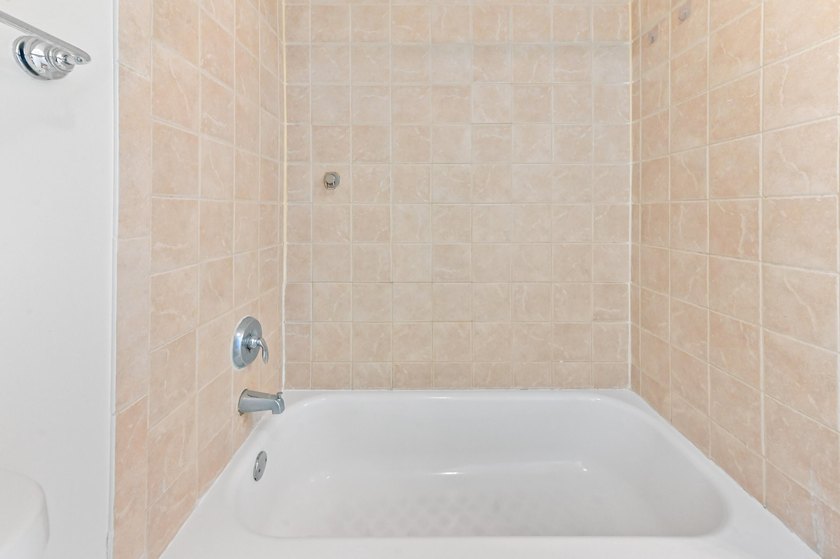 Live in resort style amenities in this spacious, open floor plan - photo 23