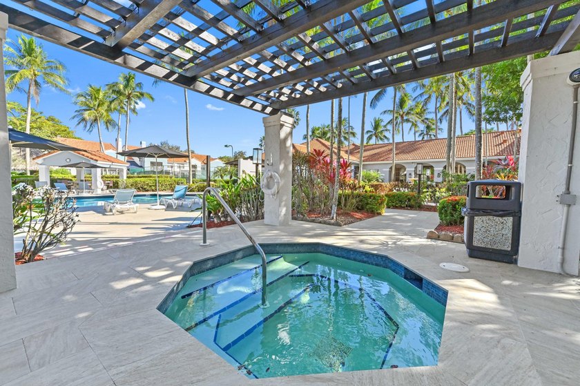 Live in resort style amenities in this spacious, open floor plan - photo 31