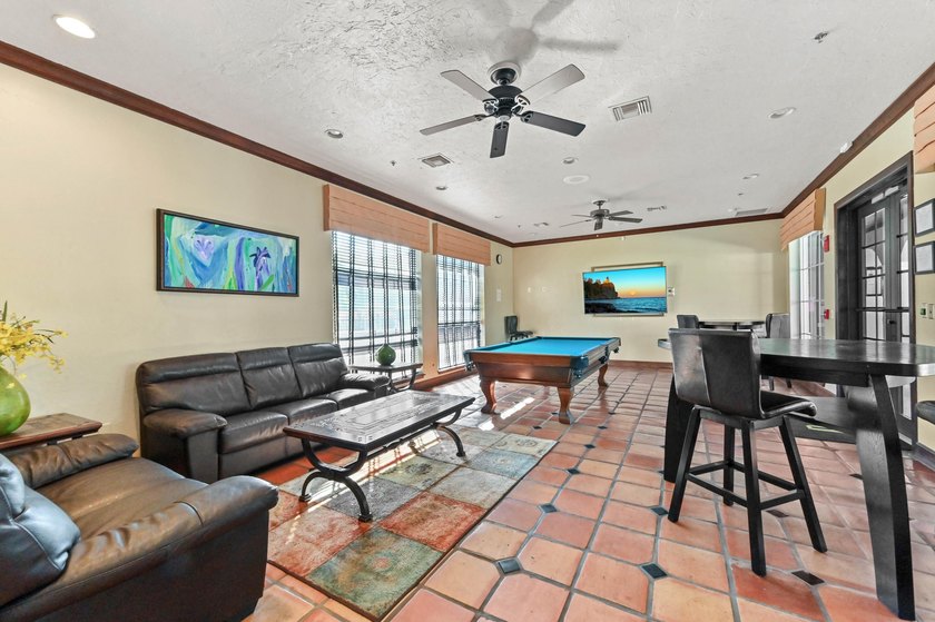 Live in resort style amenities in this spacious, open floor plan - photo 32