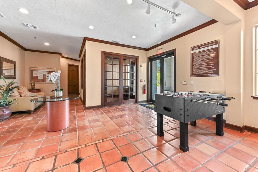 Live in resort style amenities in this spacious, open floor plan - photo 34