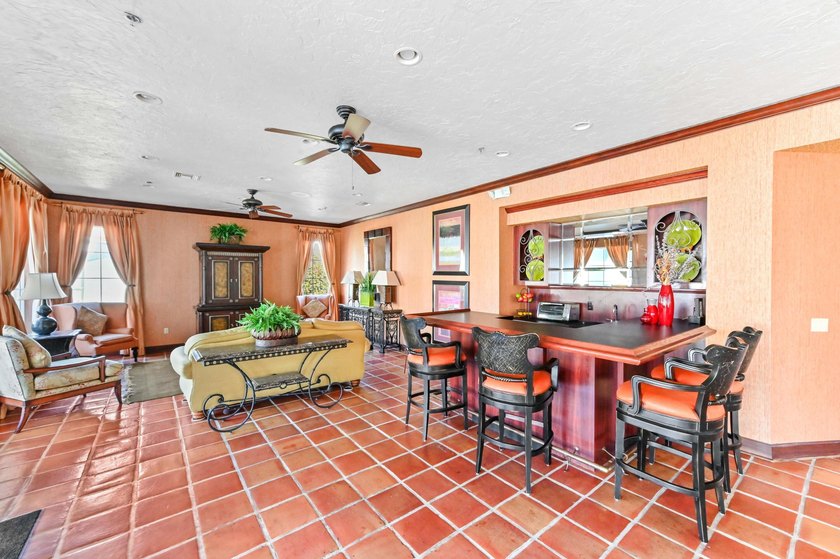 Live in resort style amenities in this spacious, open floor plan - photo 38