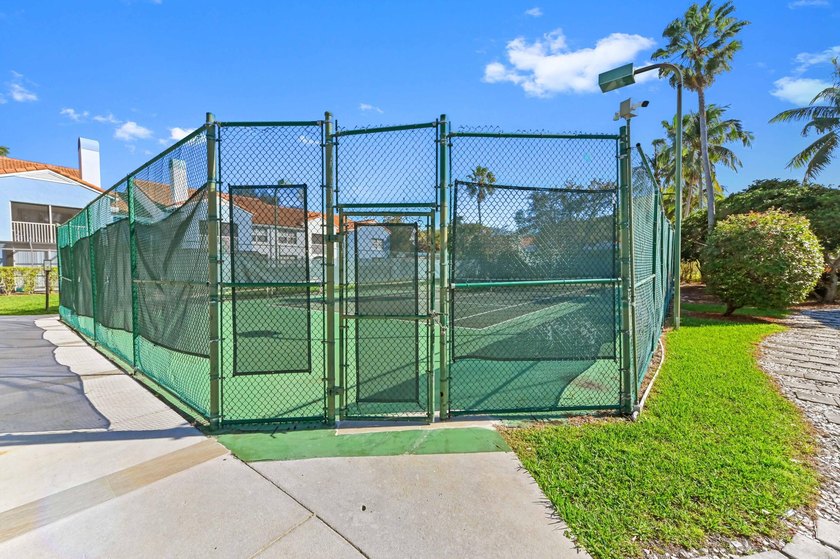 Live in resort style amenities in this spacious, open floor plan - photo 40
