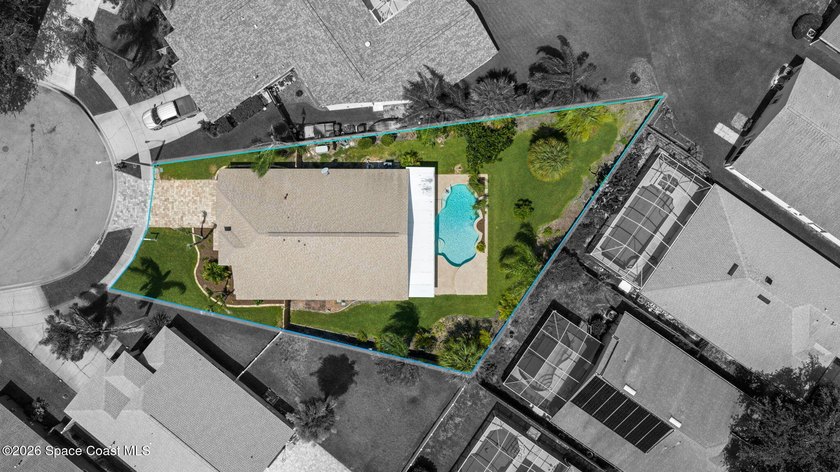 Pool Home + Cul-de-Sac + Oversized Lot! Welcome to this well - photo 3