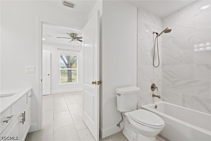 Beautifully updated 3-bedroom + den, 2-bath home offering an - photo 22