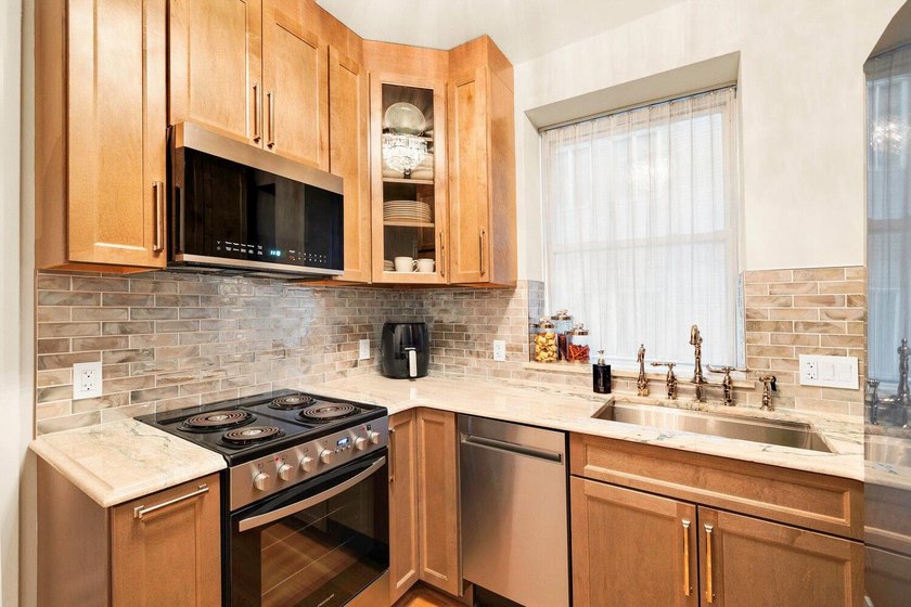 There are renovated residences, and then there are residences - photo 8