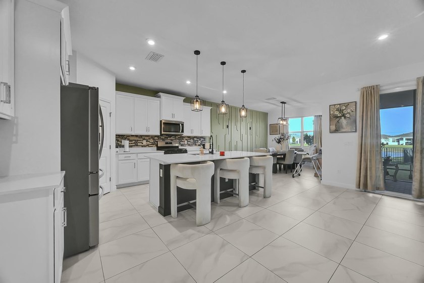 Welcome to this exceptional 4-bedroom, 3-bathroom single-family - photo 12