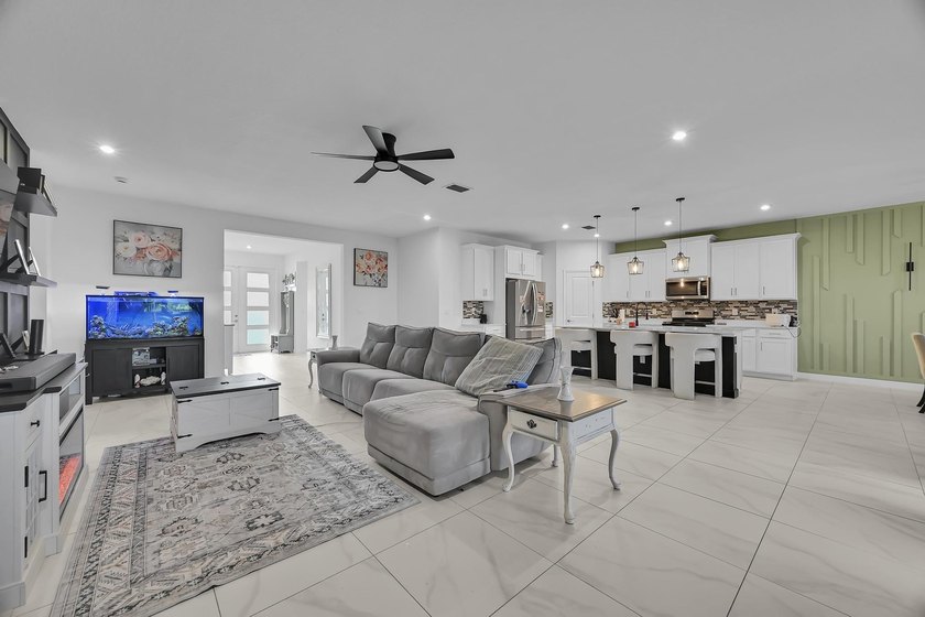 Welcome to this exceptional 4-bedroom, 3-bathroom single-family - photo 16