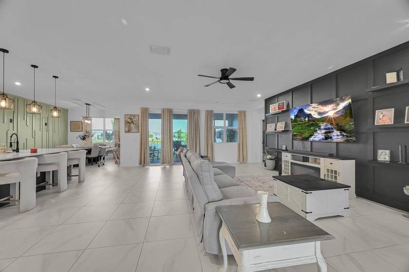 Welcome to this exceptional 4-bedroom, 3-bathroom single-family - photo 17