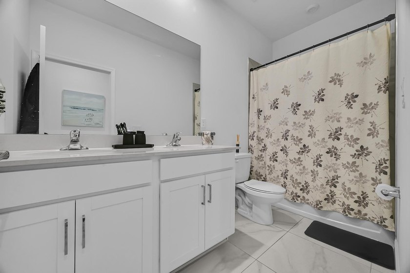 Welcome to this exceptional 4-bedroom, 3-bathroom single-family - photo 27