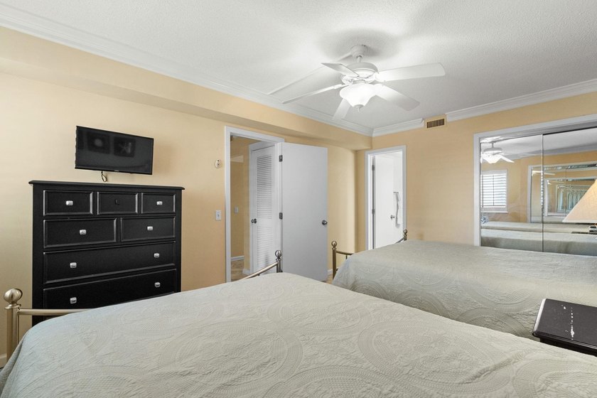 Welcome to Tower South, where panoramic ocean views, abundant - photo 29
