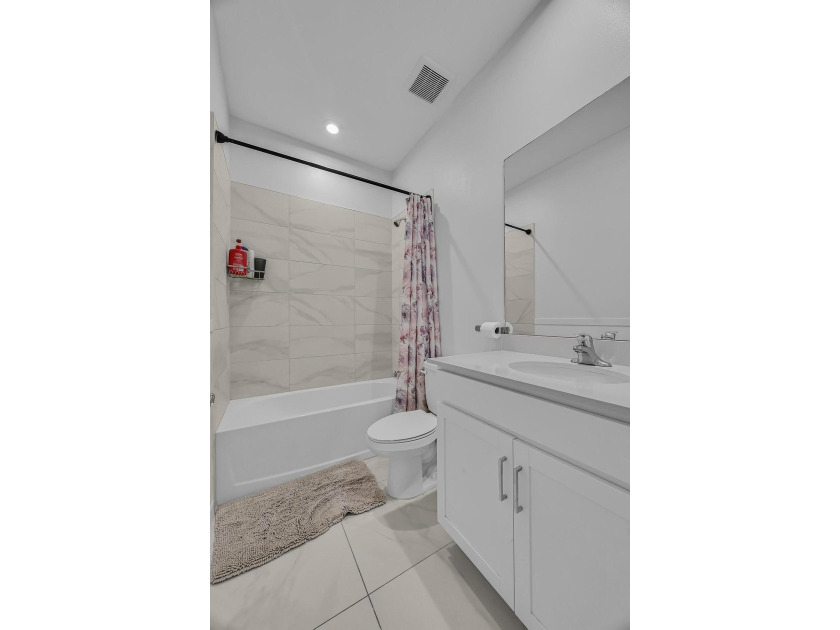 Welcome to this exceptional 4-bedroom, 3-bathroom single-family - photo 32