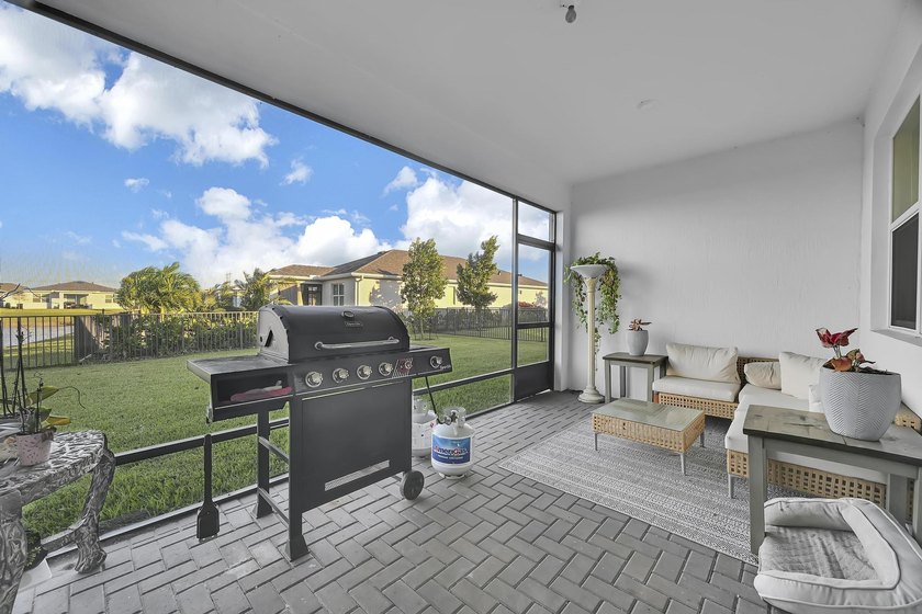 Welcome to this exceptional 4-bedroom, 3-bathroom single-family - photo 33