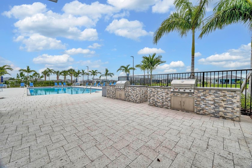 Welcome to this exceptional 4-bedroom, 3-bathroom single-family - photo 42