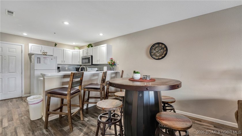 You won't want to miss this well taken care of 2 bed, 2 bath - photo 4