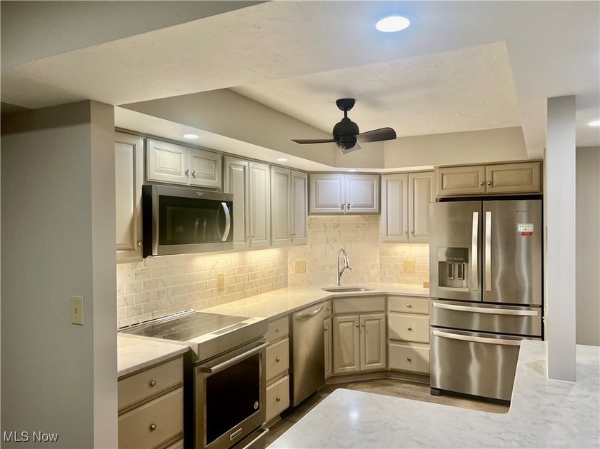 The Meridian, located on the south shore of Lake Erie, offers - photo 10